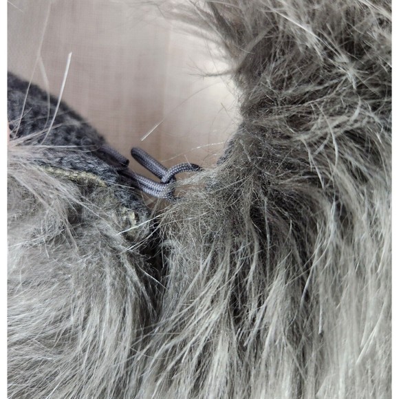 Chicos Nadene Faux Fur Trimmed Wrap Cable Knit Sweater Winter Wrap Gray OS - Picture 2 of 7